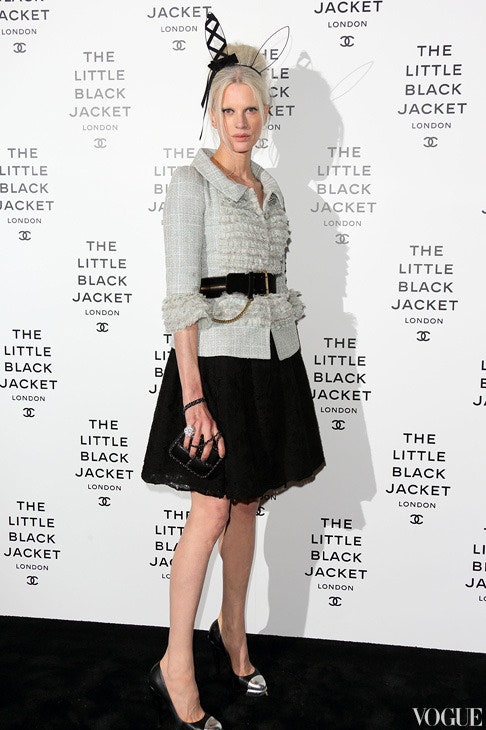 Открытие выставки Chanel The Little Black Jacket в Лондоне
