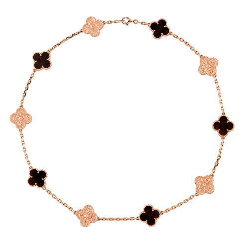 Van Cleef  Arpels фото украшений из коллекции Alhambra