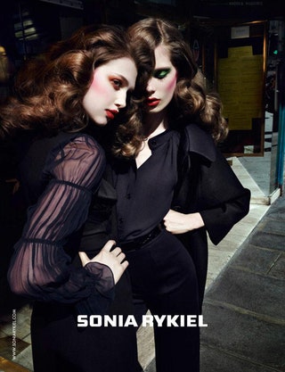 Анаис Пульо и Каролин БрашНильсен в рекламной кампании Sonia Rykiel. Фотограф Седрик Буше.