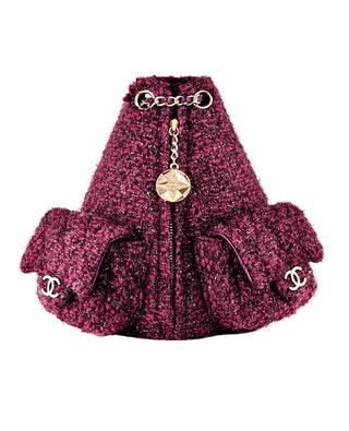 Твидовый рюкзак 77 480 руб. Chanel. Актуальная и ироничная альтернатива сумке.