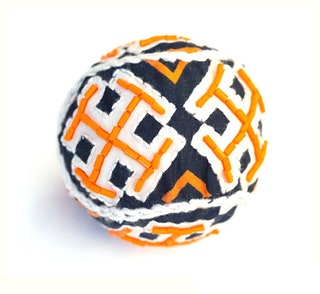 Мячик для тенниса Tory Burch.