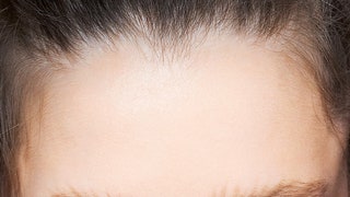 Вертикально зачесанные брови мода на андрогинность в образе | VOGUE