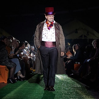 Ретроспективный показ Etro на Даниловском рынке
