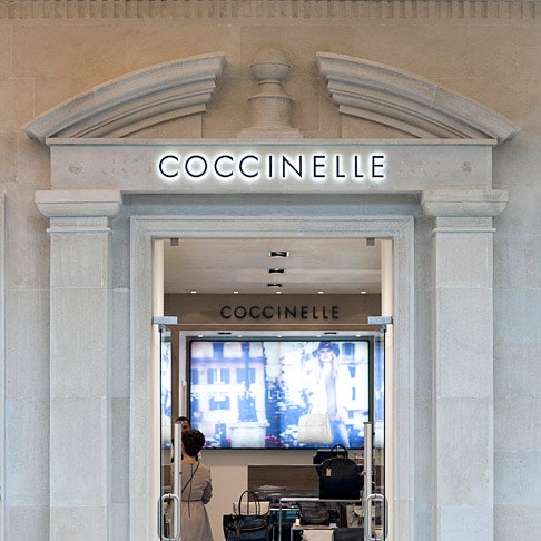 В «Крокус Сити Молле» открылся магазин Coccinelle