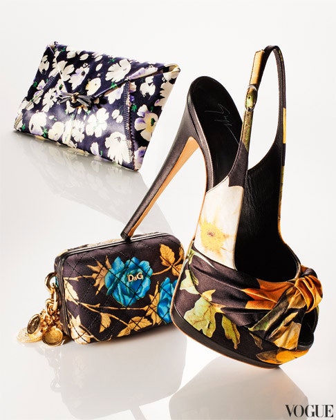 Обувь сумки и аксессуары с цветами вышивка принты аппликации | VOGUE