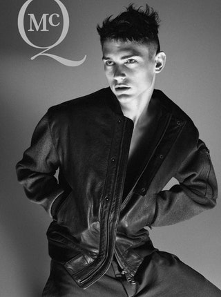 Артур Госс в рекламной кампании McQ осеньзима 201213. Фотограф Дэвид Симс.