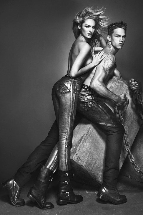 Кэндис Сванеполь снялась в рекламной кампании Versace Jeans