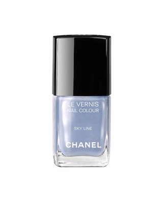 Лак для ногтей Sky Line из лимитированной коллекции Blue Illusion De Chanel.