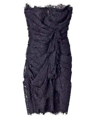 Кружевное платье 115 880 руб. Dolce  Gabbana. Классическое кружевное платье ndash символ настоящей южной страсти.
