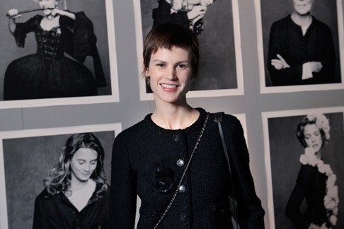 Элис Деллал Карл Лагерфельд и другие на открытии выставки Chanel