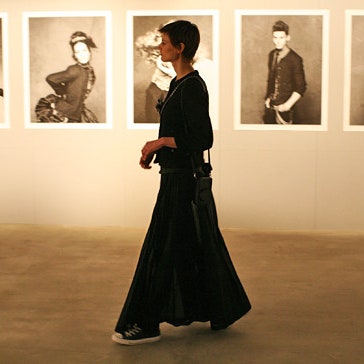 Элис Деллал, Карл Лагерфельд и другие на открытии выставки Chanel