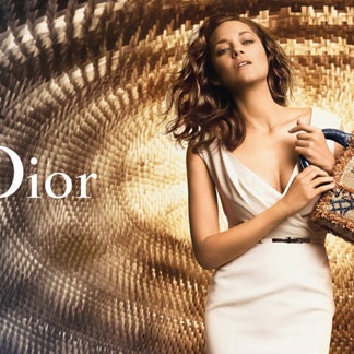 Марион Котийяр в кампании Lady Dior