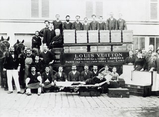 Семья и сотрудники Луи Вюиттона.