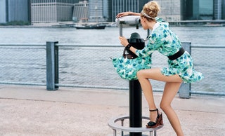 Лиза Уинклер в рекламной кампании Longchamp весналето 2012.