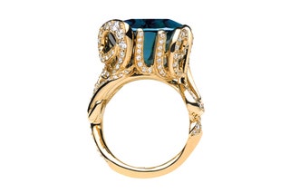 Золотое кольцо La Bague с турмалином и бриллиантами  Dior Fine Jewelry.