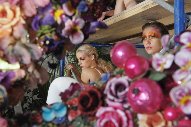 Ювелирные украшения показ мод Erickson Beamon на неделе моды в НьюЙорке