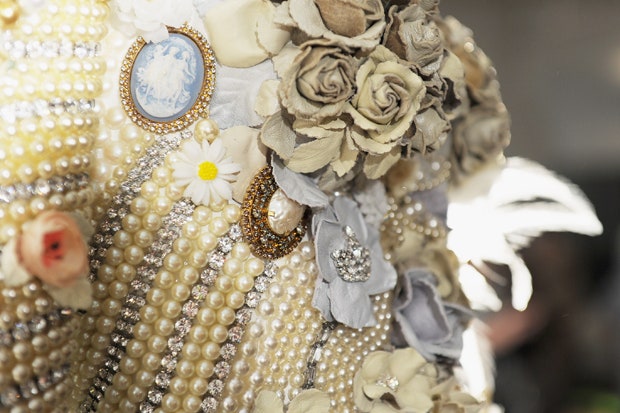 Ювелирные украшения показ мод Erickson Beamon на неделе моды в НьюЙорке