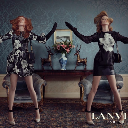 Видео: Альбер Эльбаз станцевал для рекламы Lanvin
