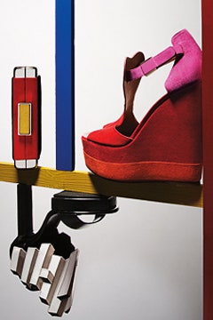 Туфли на танкетке босоножки на платформе клатчи с ярким геометричным рисунком | VOGUE