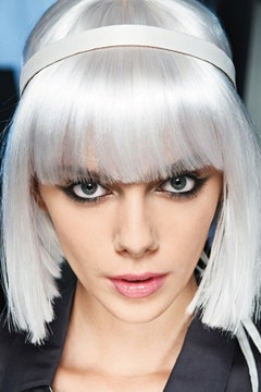 Леди Гага и модели на мировых подиумах образ платиновой блондинки в моде | VOGUE
