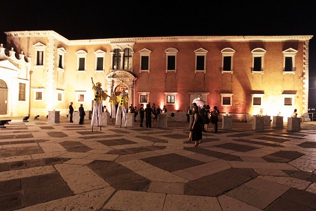 54я Венецианская биеннале  вечер Il Mondo Vi Appartiene