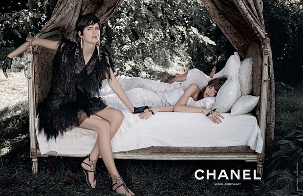 Рекламные кампании Chanel Vivienne Westwood ароматы Armani Code и Mon Jasmin Noir
