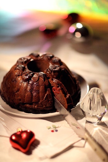 Легкий новогодний ужин праздничные десерты разных стран  маффины фондан пудинг | VOGUE