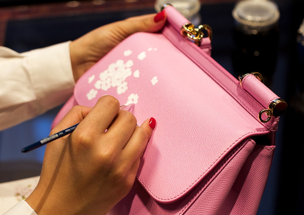 Кастомизация сумки Dolce  Gabbana Sicily росписью в ДЛТ до 22 декабря