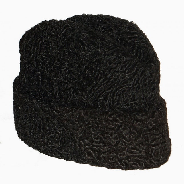 Вещь дня: каракулевый «пирожок» Cocoshnick Headdress