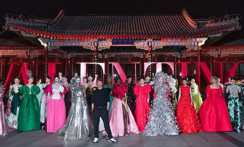 Пьерпаоло Пиччоли в финале показа Valentino Couture в Пекине