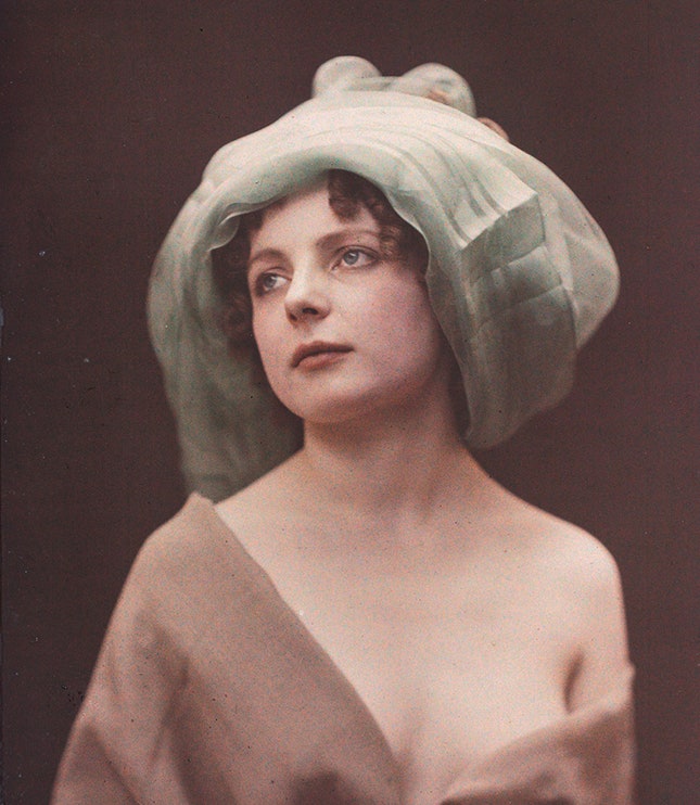 Андре Ашет. «Зеленый чепец» 19071945. Автохром. Французское фотографическое общество Париж