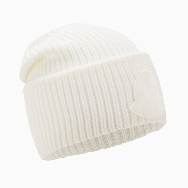 Moncler 25300 рублей tsum.ru