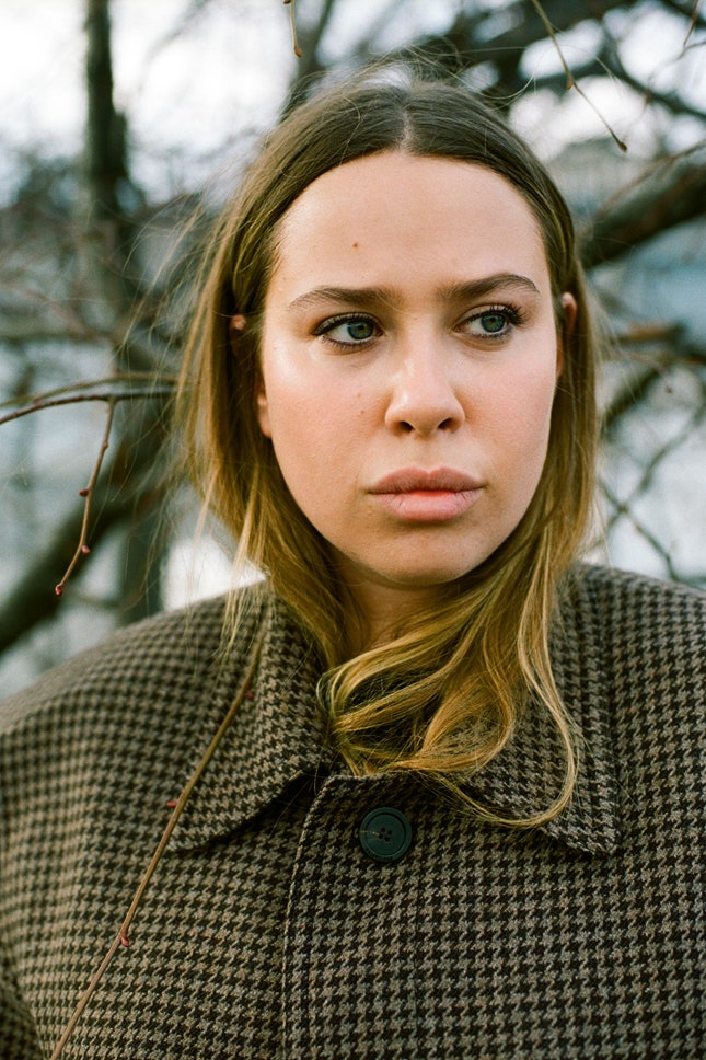Лиза Аминова в пальто Balenciaga