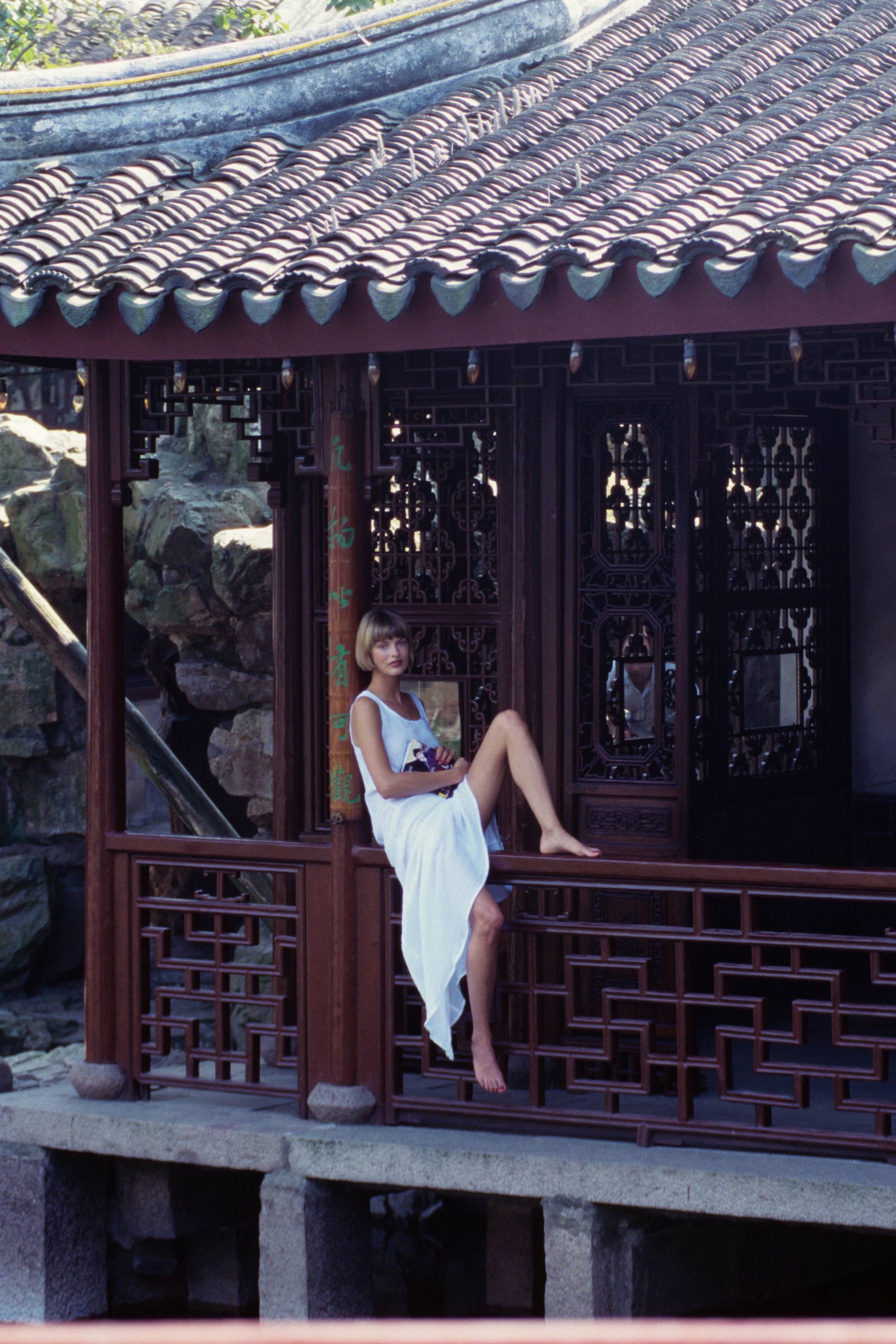CHINA  DECEMBER 1  Model Linda Evangelista sitting on railing at the Chinese pavilion Suzhou's Wang shi Garden wearing...