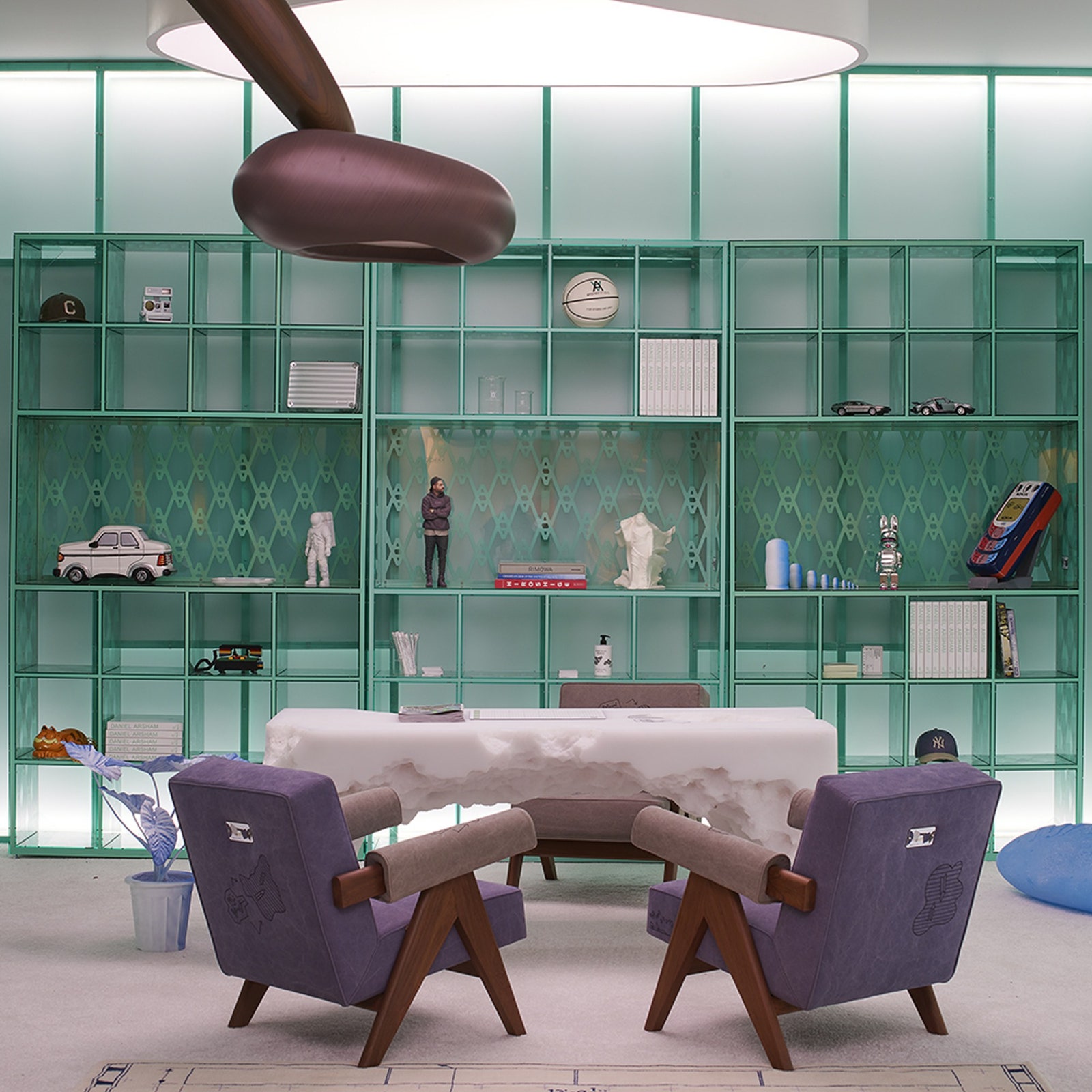 Столы Fendi, стеллаж Louis Vuitton и другие модные предметы с ярмарки Design Miami
