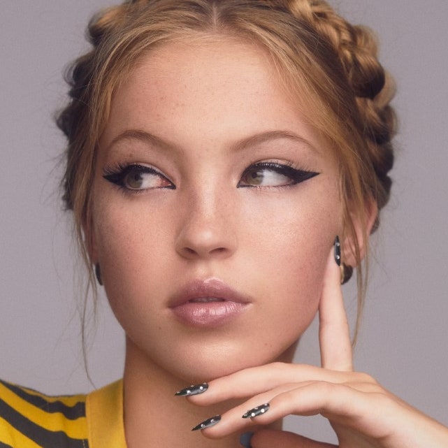 Лила Мосс о секрете красоты мамы, сотрудничестве с Marc Jacobs Beauty и любимом макияже