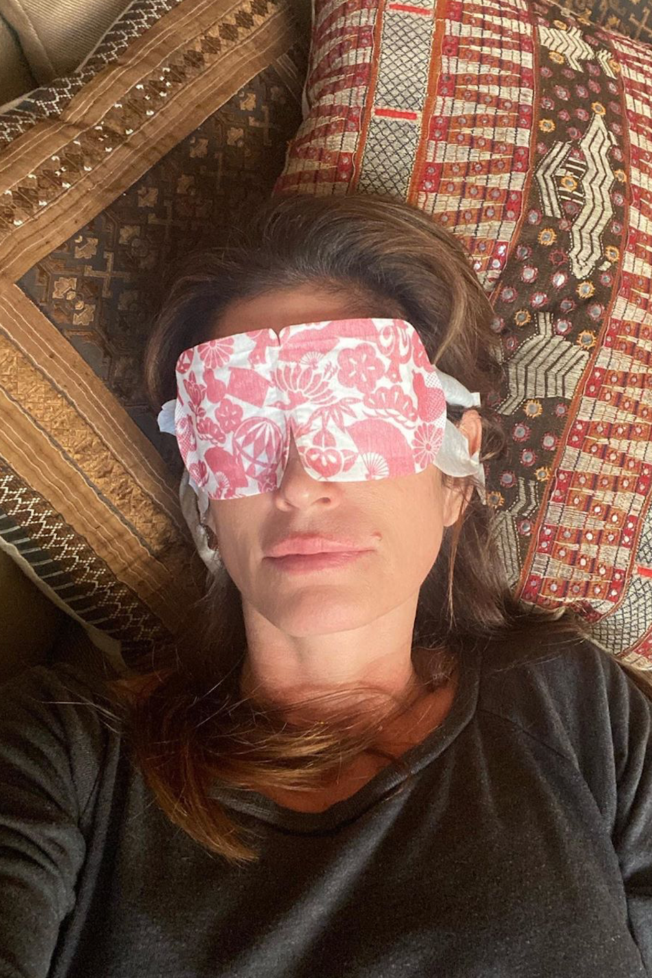 Как Синди Кроуфорд избавляется от усталости с помощью паровой маски для глаз