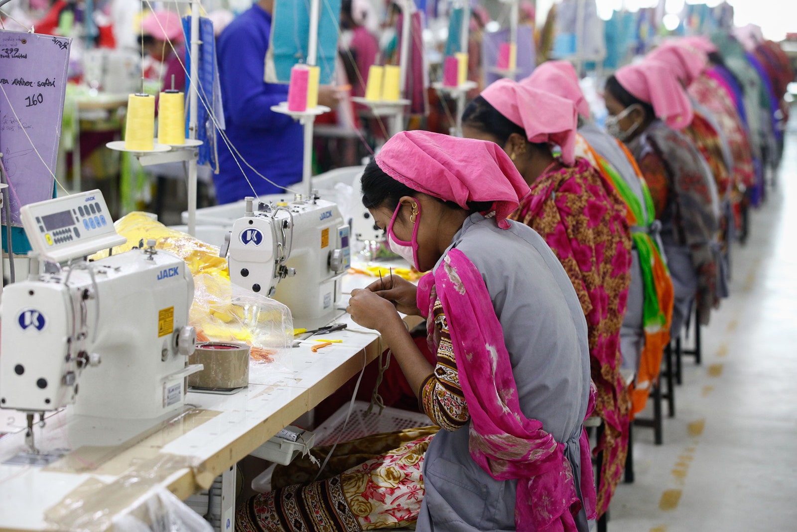 Фабрика по производству одежды в Бангладеше
