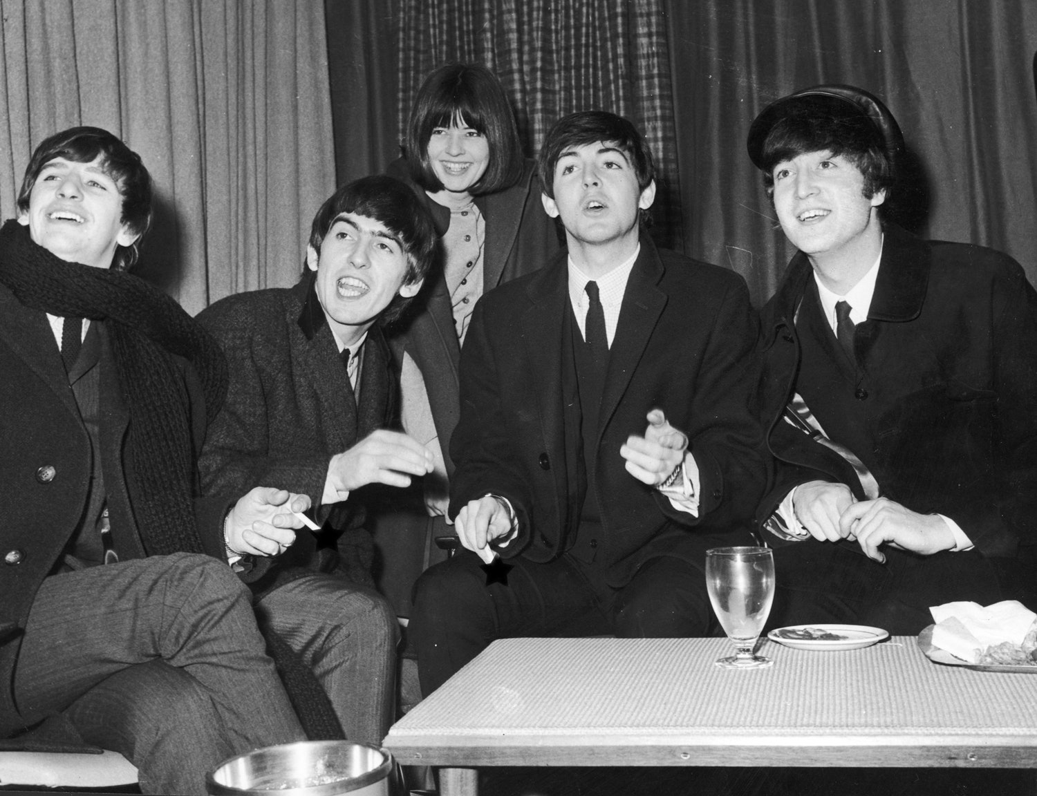 Группа The Beatles и Морин Клив