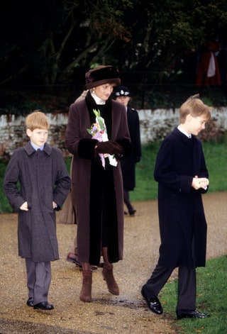Принцесса Диана с принцами Гарри и Уильямом в Сандрингеме 1994