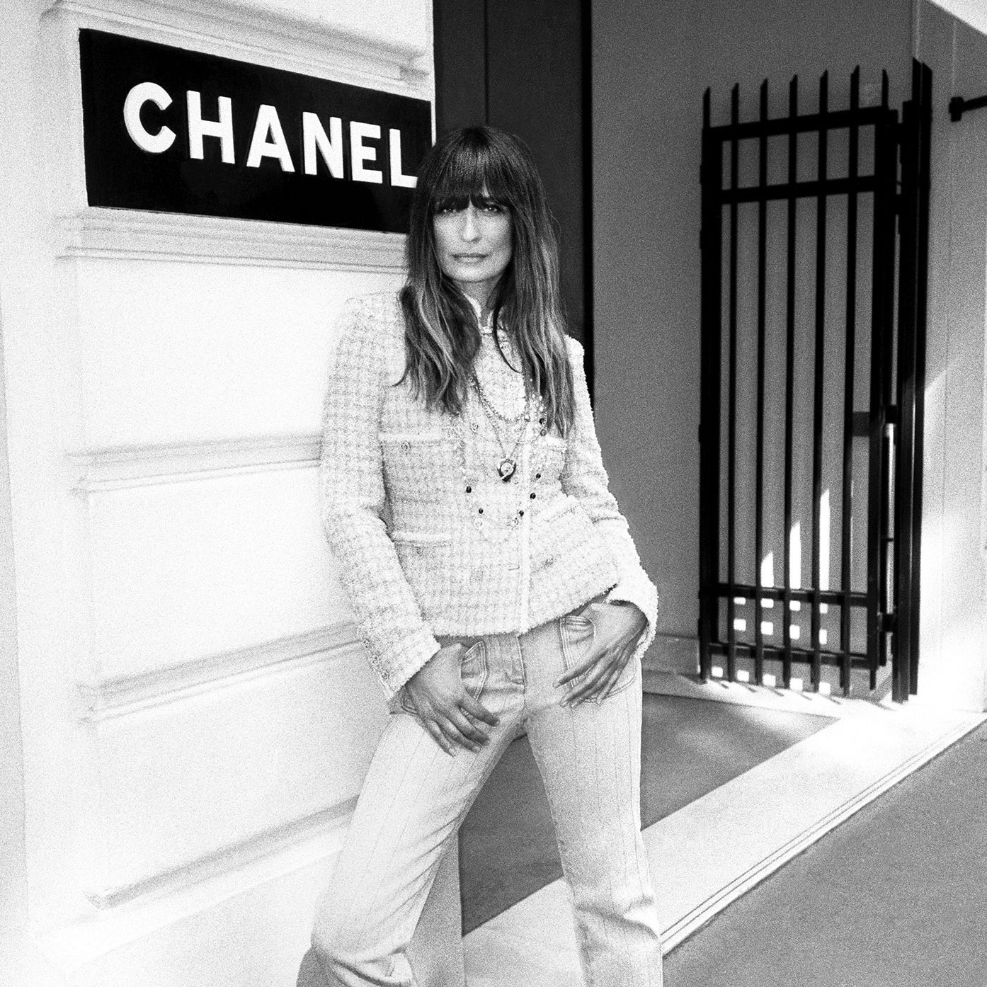 Каролин де Мегрэ показывает, как носить вещи из преколлекции Chanel весна-лето 2020