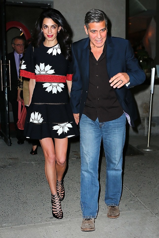 Амаль Клуни в Alexander McQueen и Джордж Клуни в НьюЙорке 2015