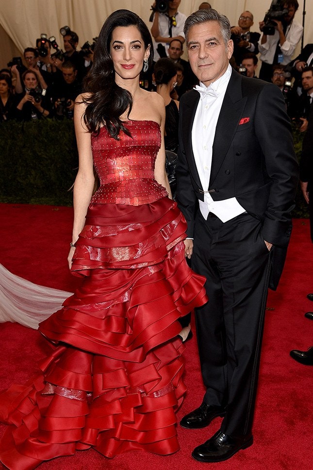 Амаль Клуни в платье Maison Margiela и Джордж Клуни на Met Gala 2015