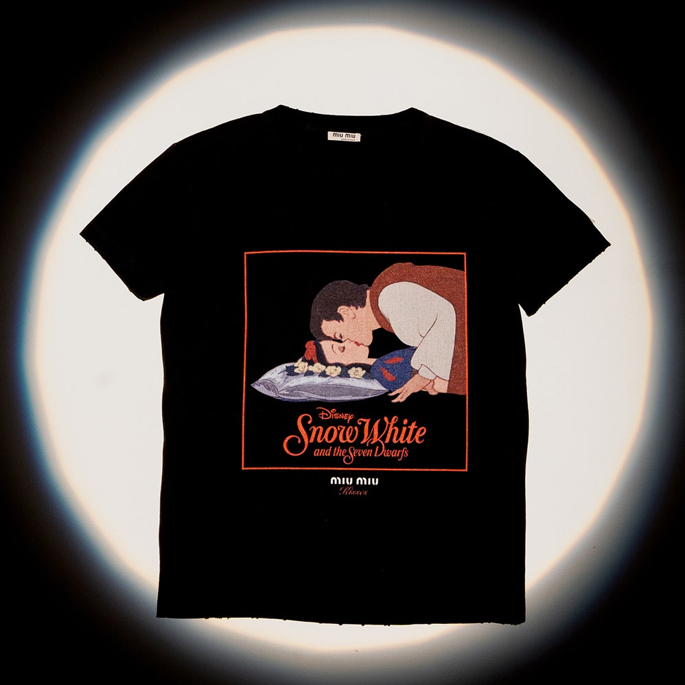 Miu Miu создали коллекцию футболок со знаменитыми поцелуями
