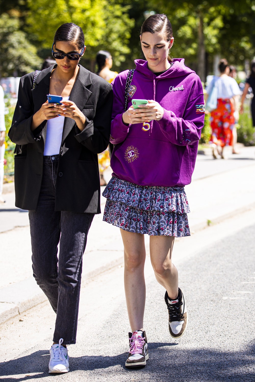 Нора Аттал и Виттория Черетти на Неделе Высокой моды в Париже июль 2019