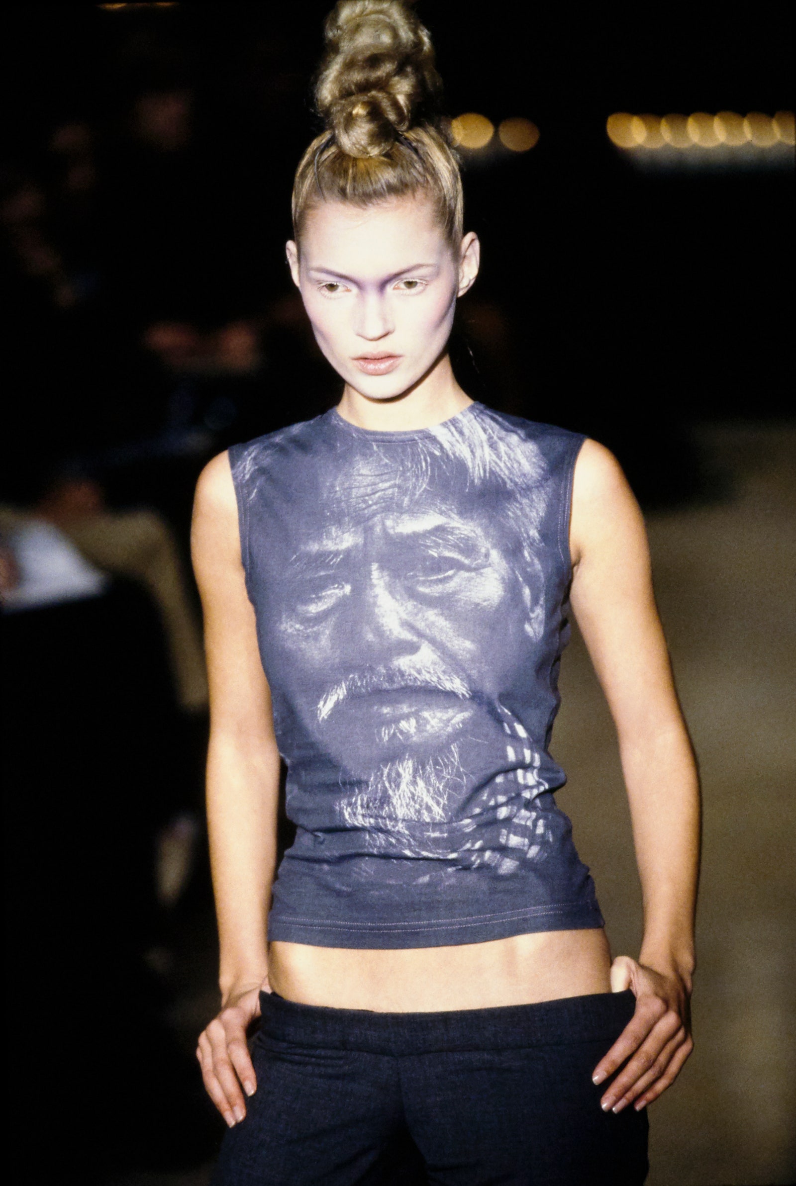 Кейт Мосс на показе Alexander McQueen осеньзима 1996