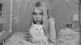 Редкие фотографии икон XX века в постели