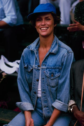 В 1990е джинсы и куртки из денима носили с утра до вечера. Лорен Хаттон была одной из первых кто освоил этот классный...