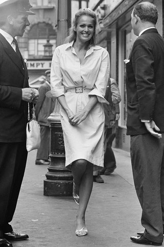 Урсула Андресс в Лондоне 1965