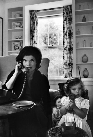Жаклин Кеннеди с дочкой 1960